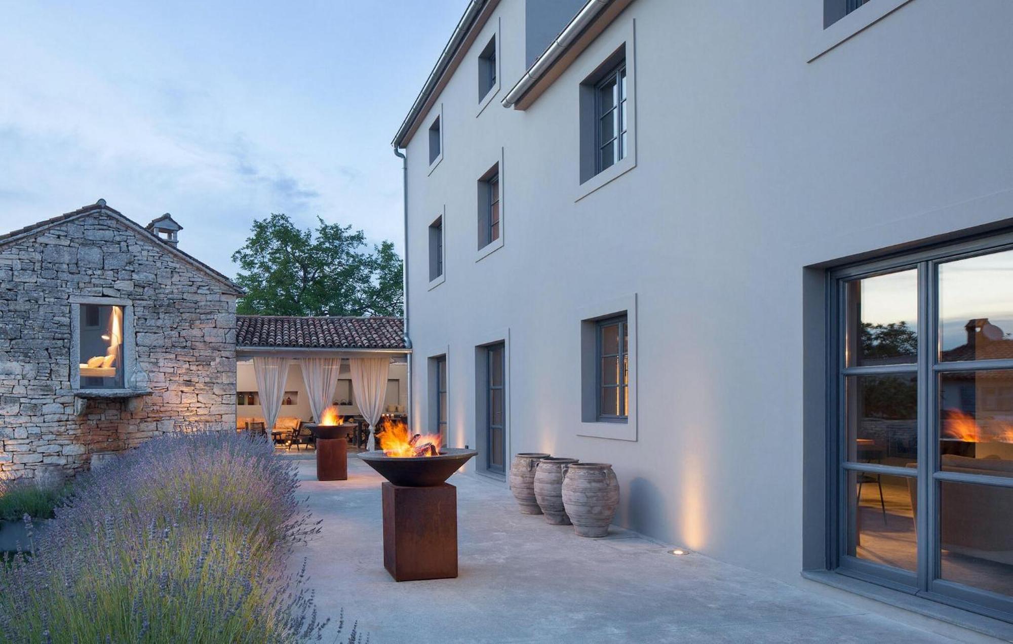 Cozy Home In Tinjan With Outdoor Swimming Pool Εξωτερικό φωτογραφία