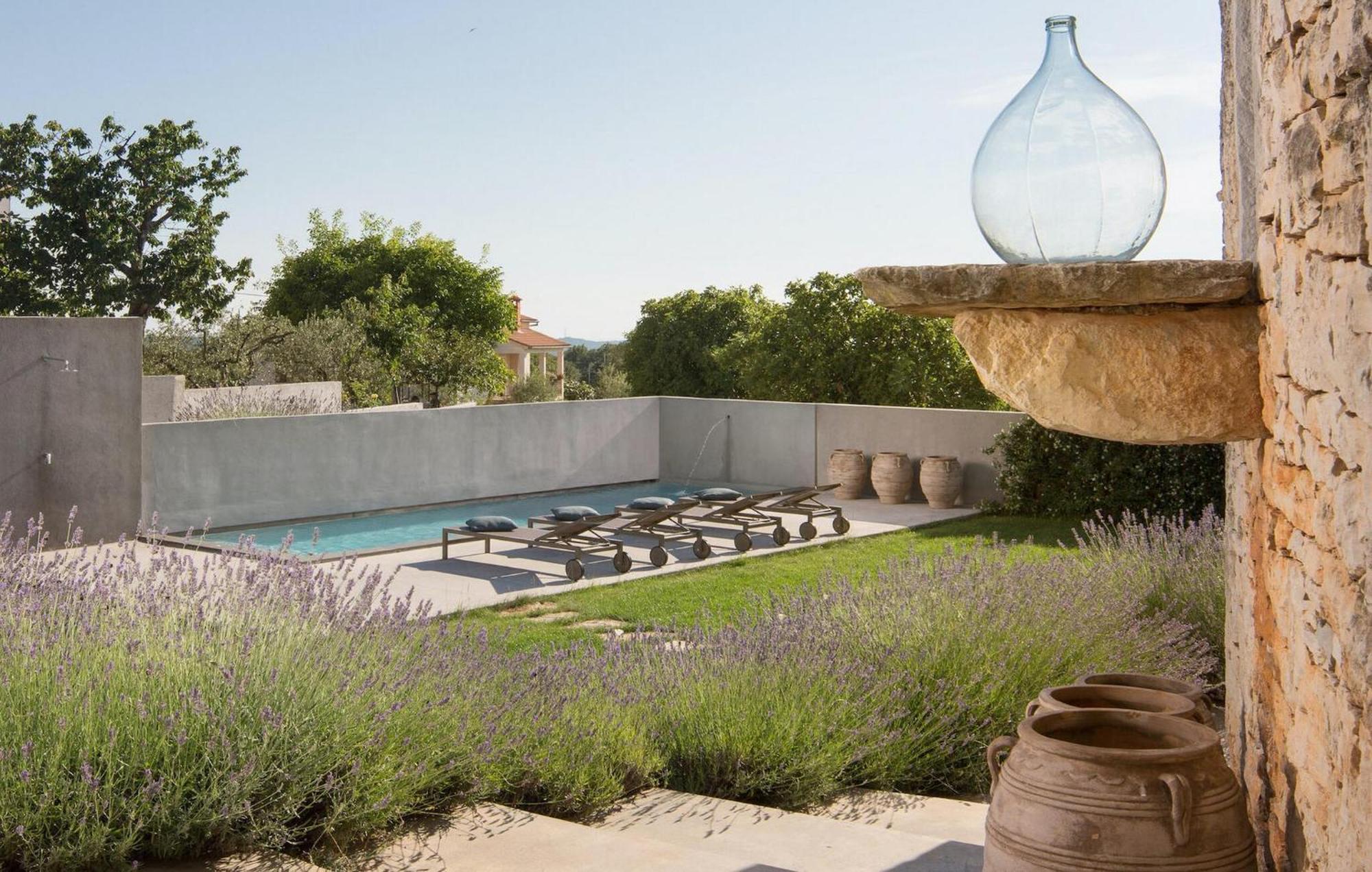 Cozy Home In Tinjan With Outdoor Swimming Pool Εξωτερικό φωτογραφία