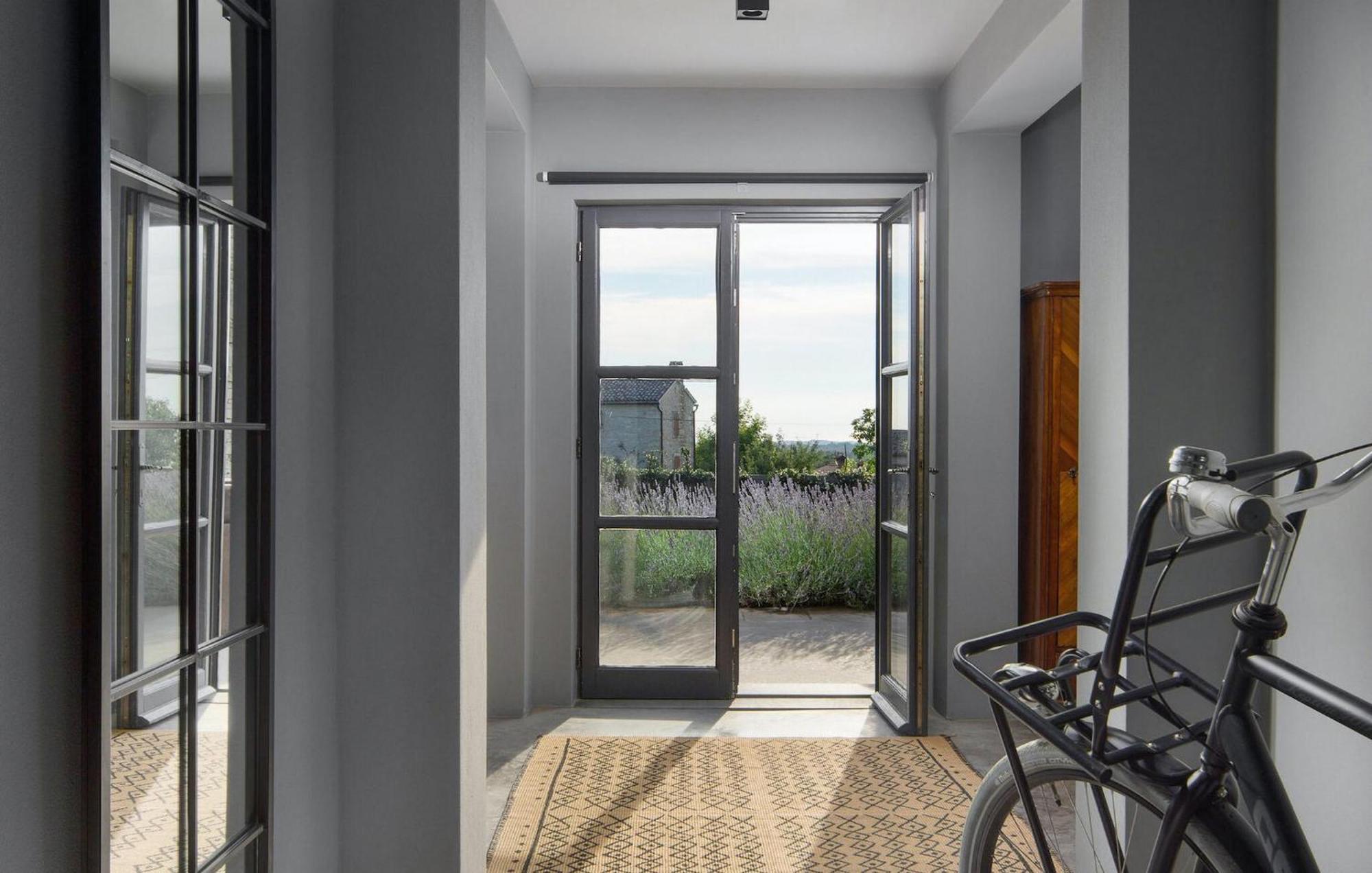 Cozy Home In Tinjan With Outdoor Swimming Pool Εξωτερικό φωτογραφία