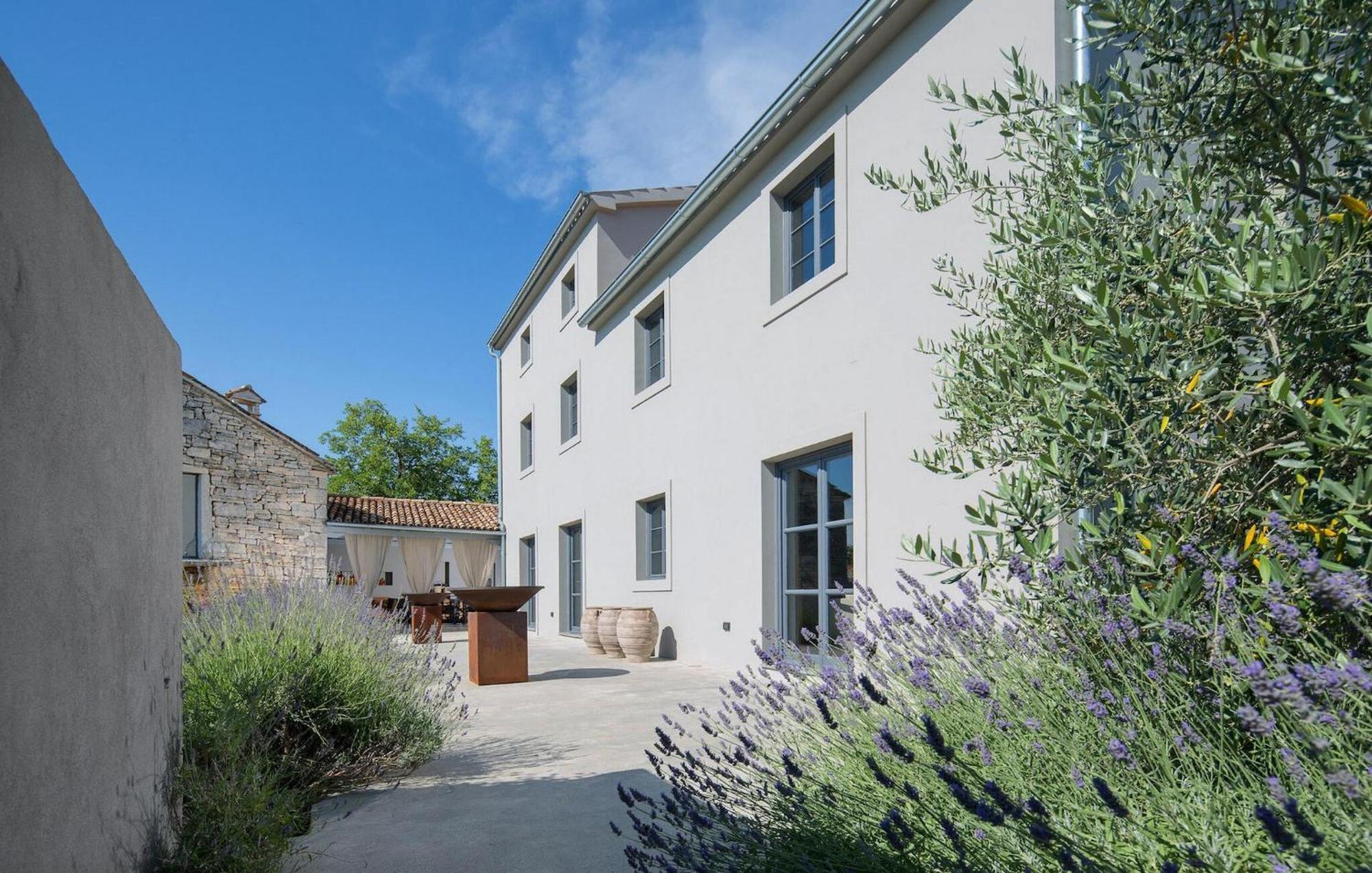 Cozy Home In Tinjan With Outdoor Swimming Pool Εξωτερικό φωτογραφία