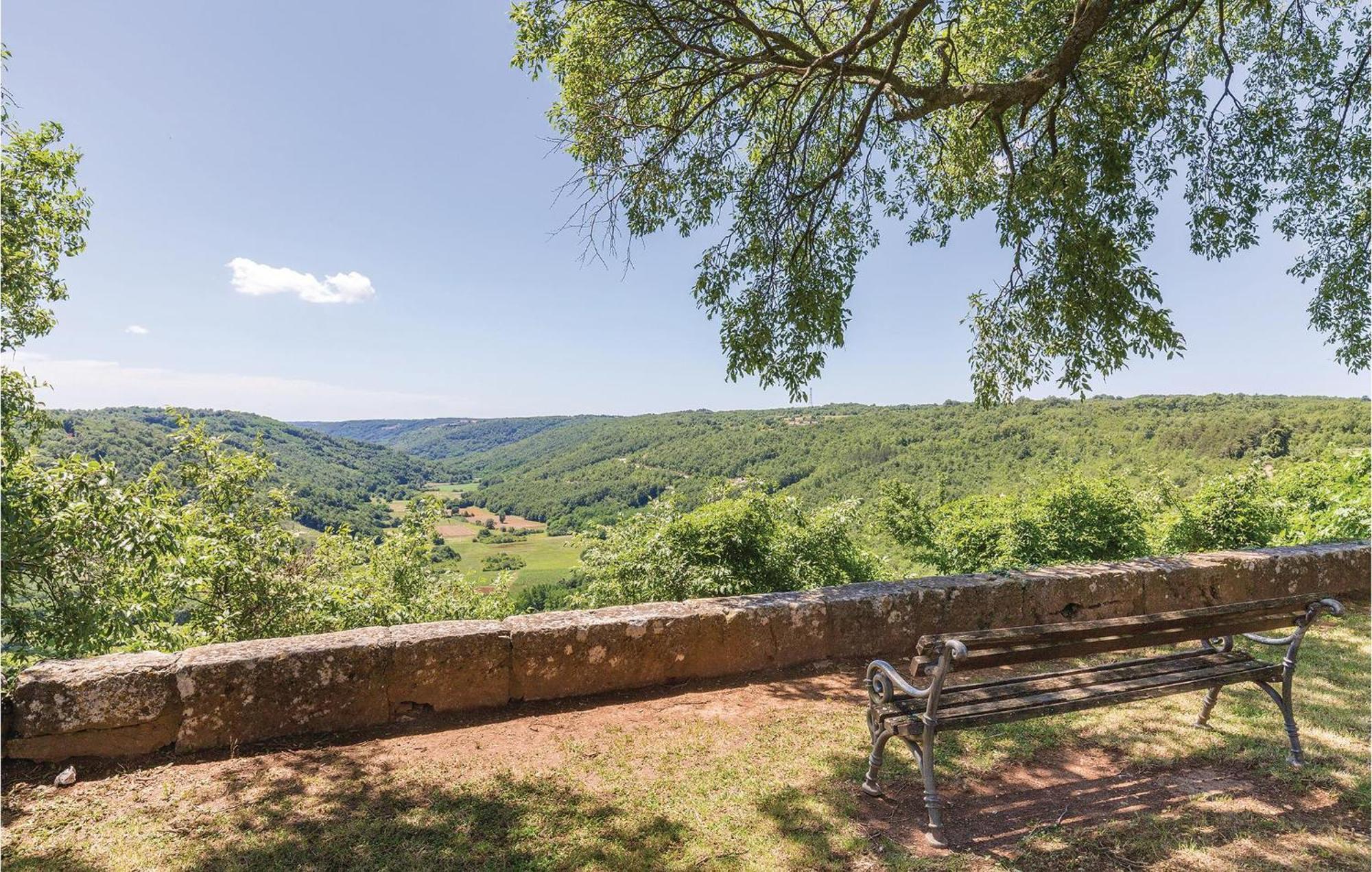 Cozy Home In Tinjan With Outdoor Swimming Pool Εξωτερικό φωτογραφία